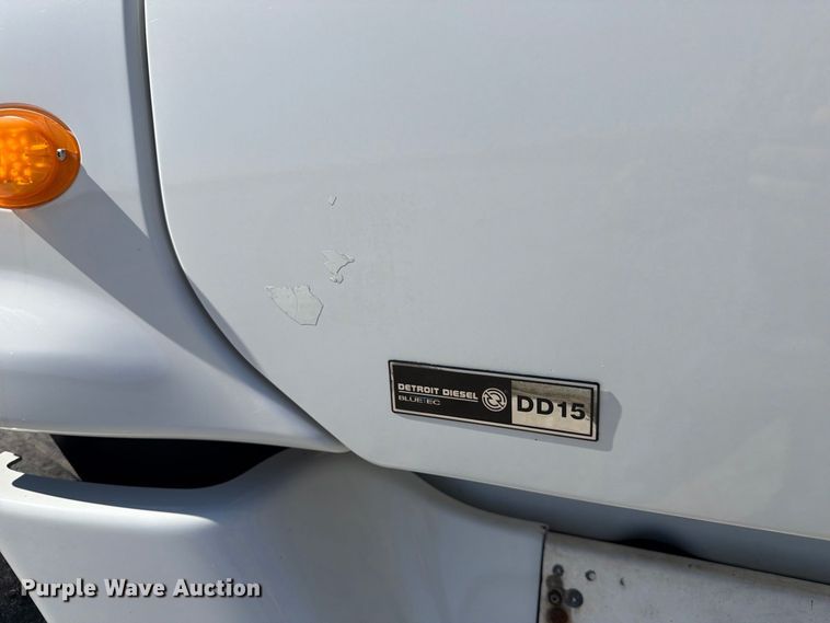 image for item FJ2034 2012 Freightliner Cascadia semi truck