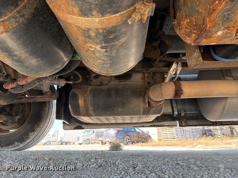 image for item FJ2034 2012 Freightliner Cascadia semi truck