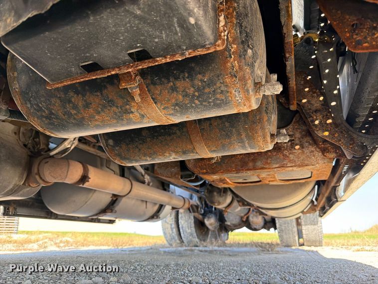 image for item FJ2034 2012 Freightliner Cascadia semi truck
