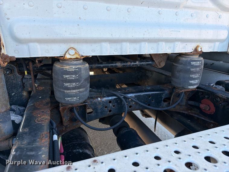 image for item FJ2034 2012 Freightliner Cascadia semi truck