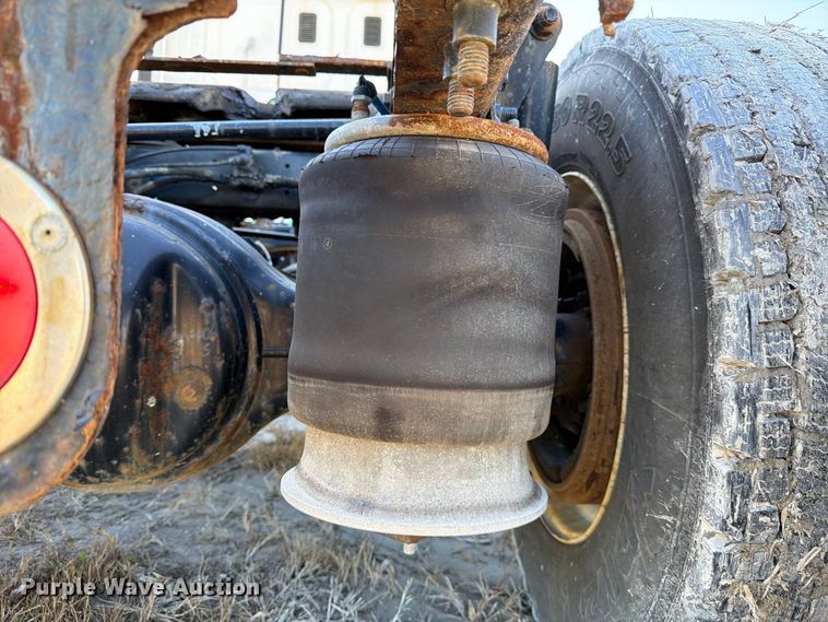 image for item FJ2034 2012 Freightliner Cascadia semi truck