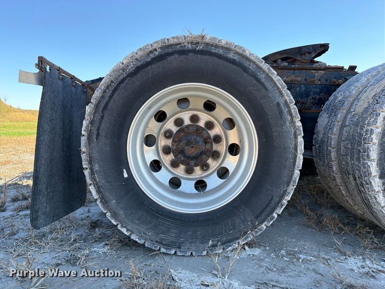 image for item FJ2034 2012 Freightliner Cascadia semi truck