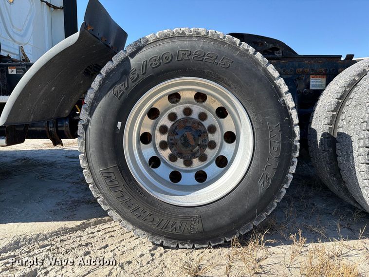 image for item FJ2034 2012 Freightliner Cascadia semi truck