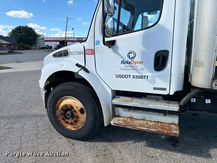 image for item FK2172 2003 Freightliner Business Class M2 box truck