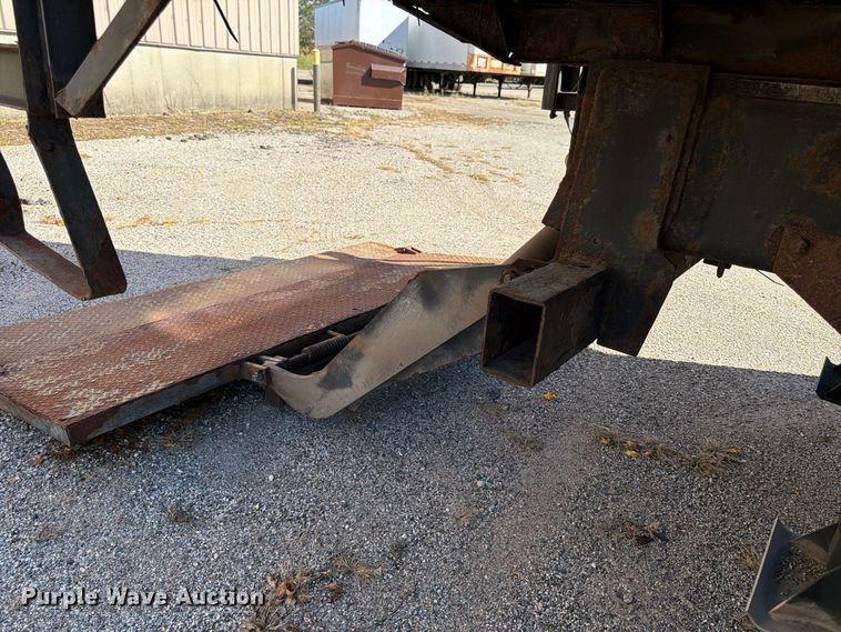 image for item FK2172 2003 Freightliner Business Class M2 box truck