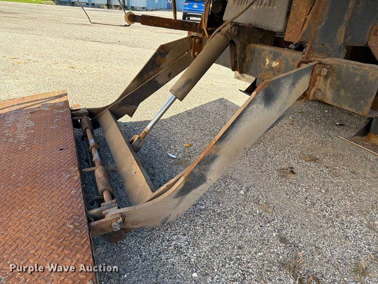 image for item FK2172 2003 Freightliner Business Class M2 box truck