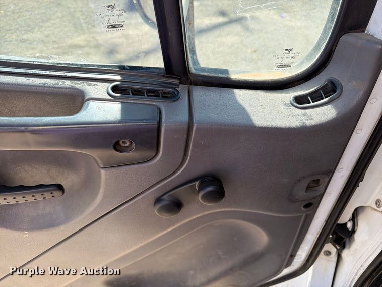 image for item FK2172 2003 Freightliner Business Class M2 box truck