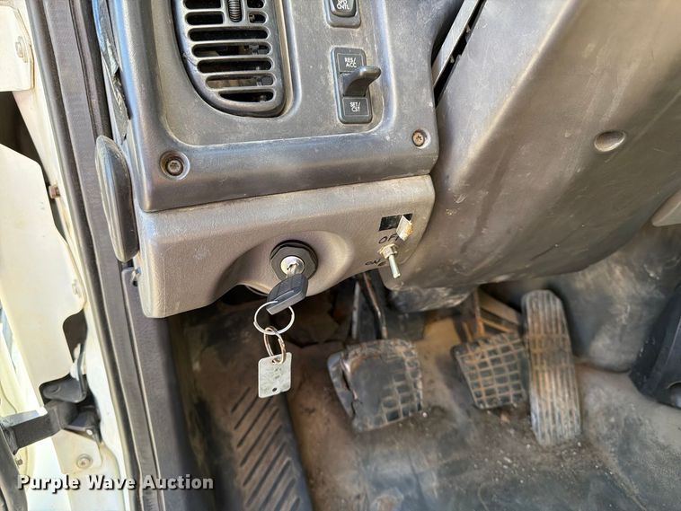 image for item FK2172 2003 Freightliner Business Class M2 box truck