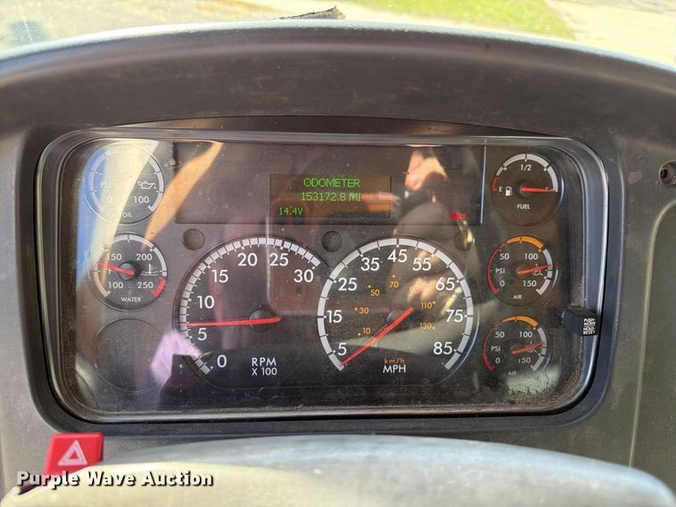 image for item FK2172 2003 Freightliner Business Class M2 box truck