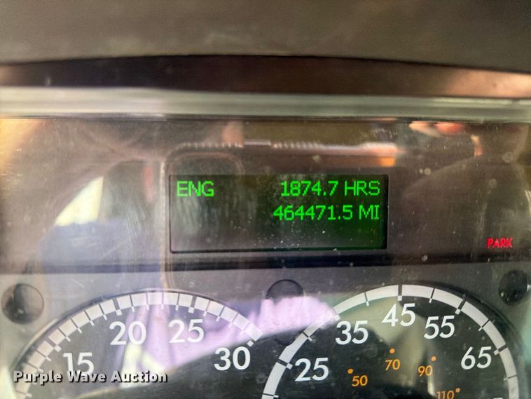 image for item FK2172 2003 Freightliner Business Class M2 box truck