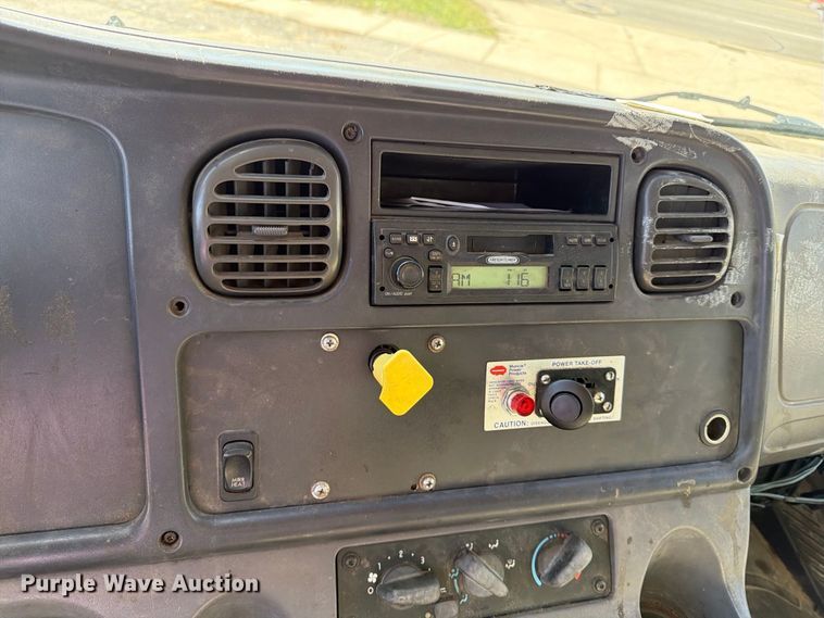 image for item FK2172 2003 Freightliner Business Class M2 box truck