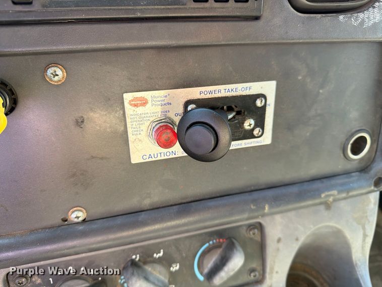 image for item FK2172 2003 Freightliner Business Class M2 box truck