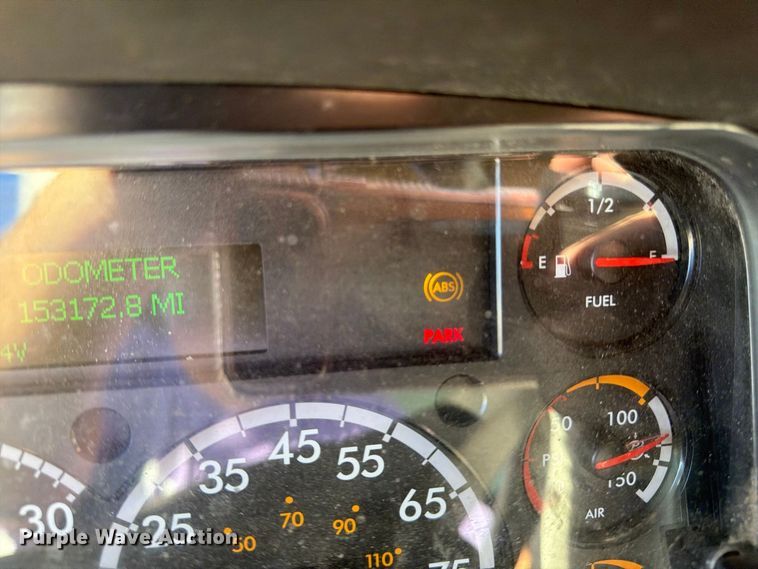 image for item FK2172 2003 Freightliner Business Class M2 box truck