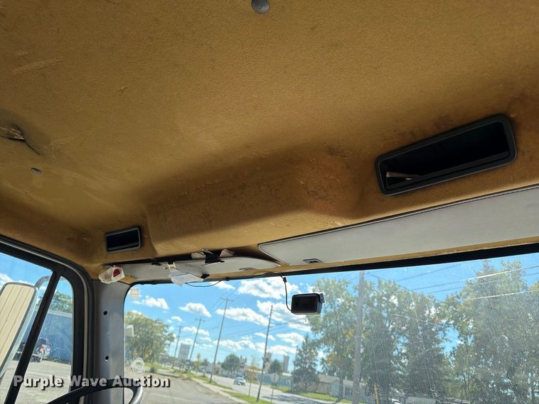 image for item FK2172 2003 Freightliner Business Class M2 box truck