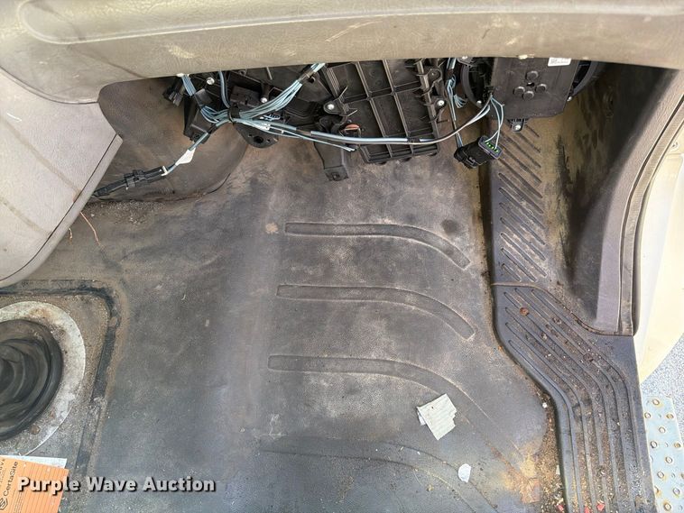 image for item FK2172 2003 Freightliner Business Class M2 box truck