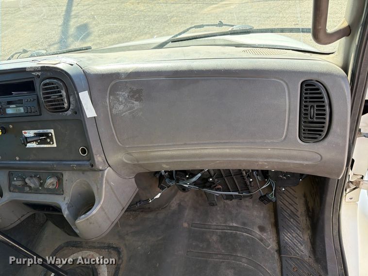 image for item FK2172 2003 Freightliner Business Class M2 box truck