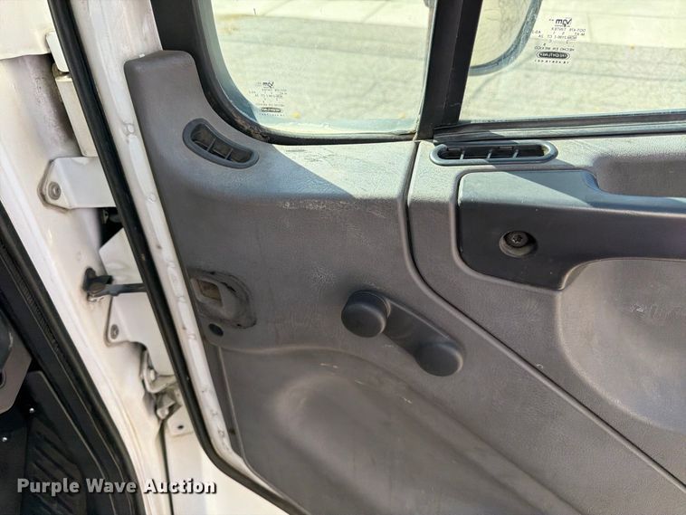 image for item FK2172 2003 Freightliner Business Class M2 box truck