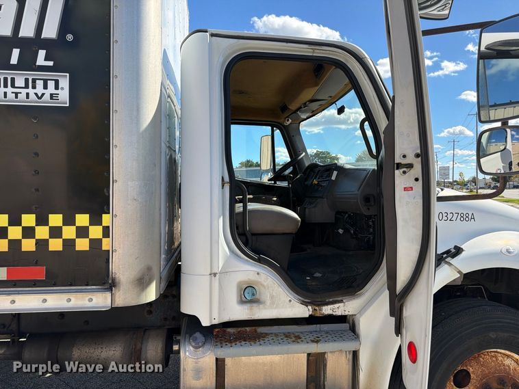 image for item FK2172 2003 Freightliner Business Class M2 box truck