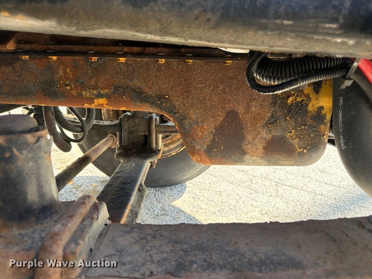 image for item FK2172 2003 Freightliner Business Class M2 box truck