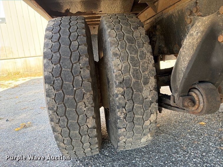 image for item FK2172 2003 Freightliner Business Class M2 box truck