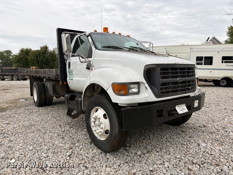 image for item FK3814 2000 Ford F750 flatbed truck