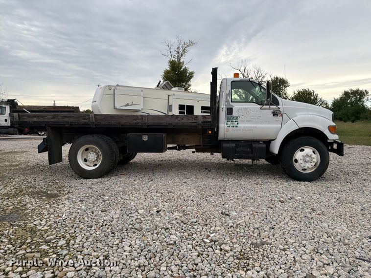 image for item FK3814 2000 Ford F750 flatbed truck