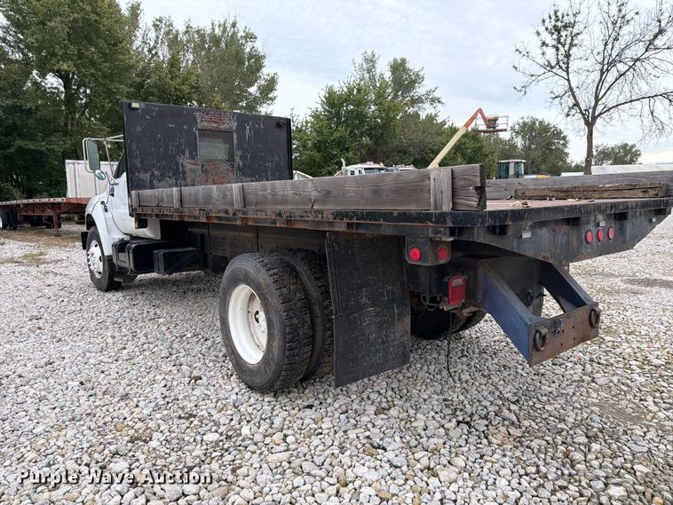 image for item FK3814 2000 Ford F750 flatbed truck
