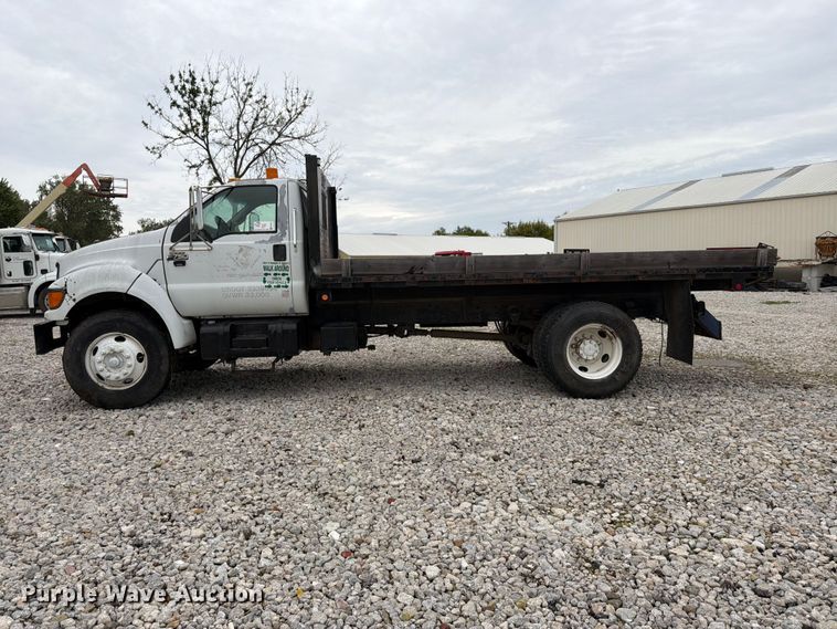 image for item FK3814 2000 Ford F750 flatbed truck