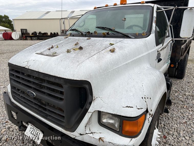 image for item FK3814 2000 Ford F750 flatbed truck