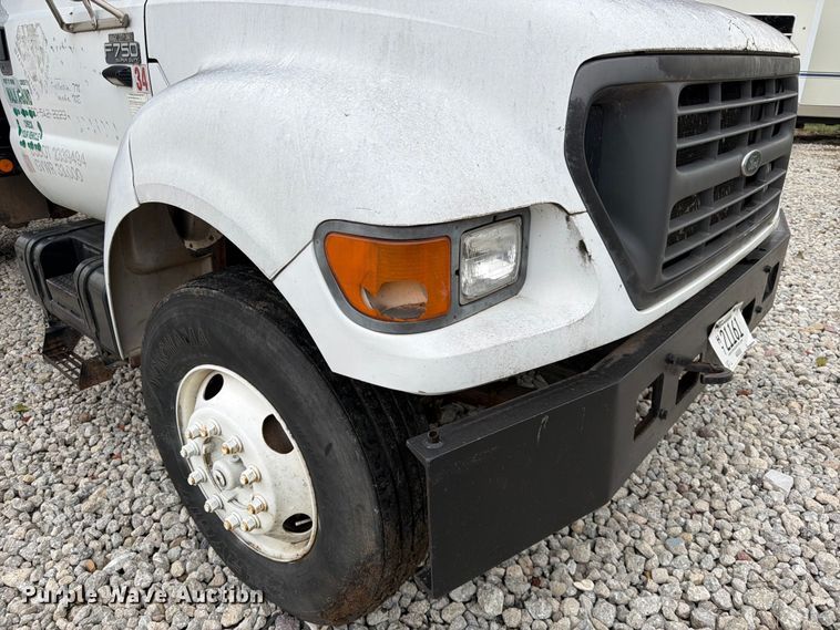 image for item FK3814 2000 Ford F750 flatbed truck