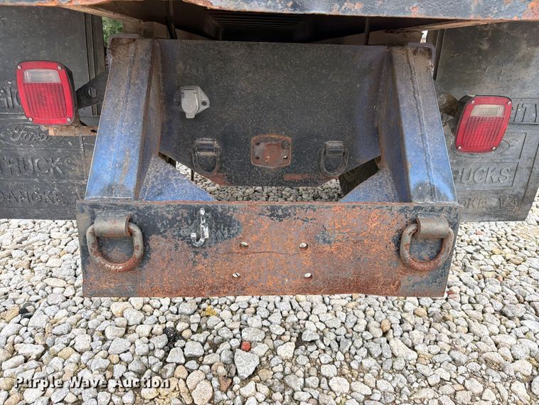 image for item FK3814 2000 Ford F750 flatbed truck