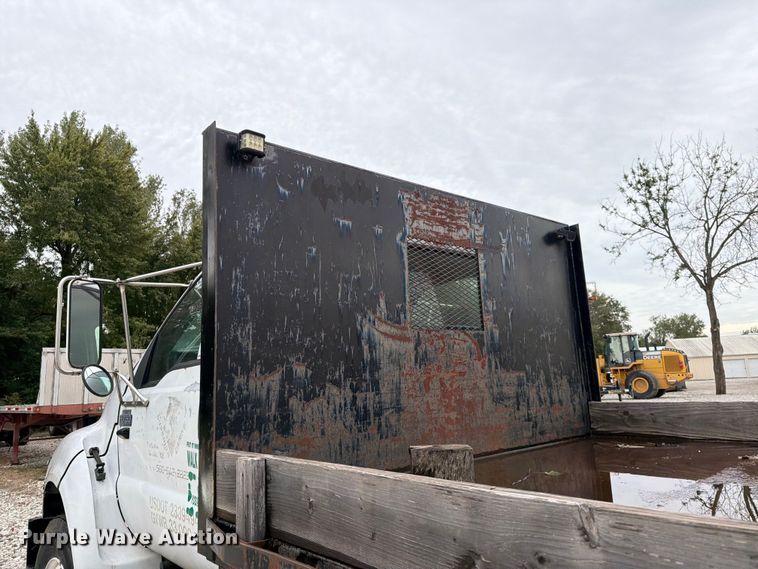 image for item FK3814 2000 Ford F750 flatbed truck