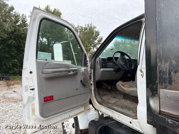 image for item FK3814 2000 Ford F750 flatbed truck