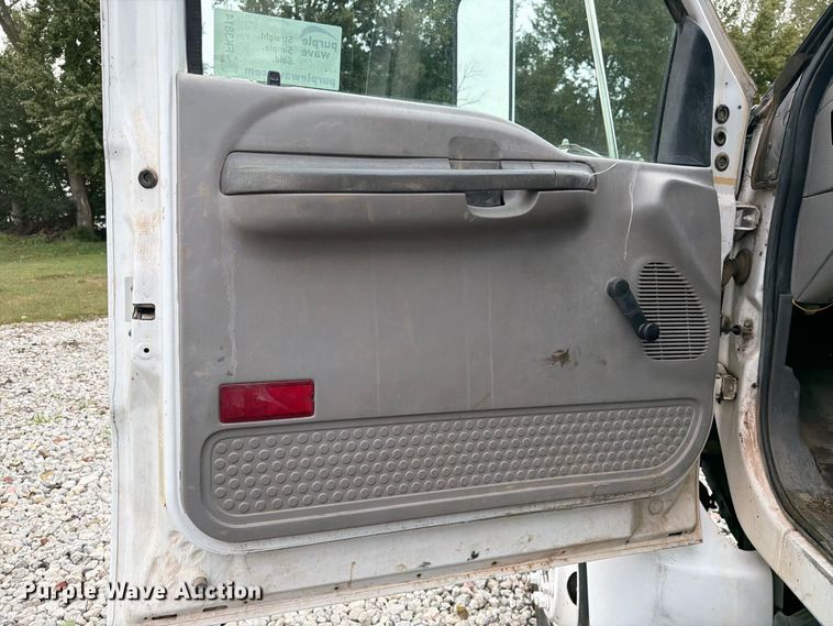 image for item FK3814 2000 Ford F750 flatbed truck