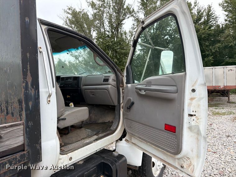 image for item FK3814 2000 Ford F750 flatbed truck