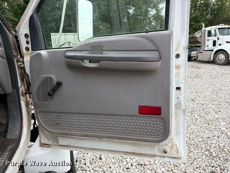 image for item FK3814 2000 Ford F750 flatbed truck