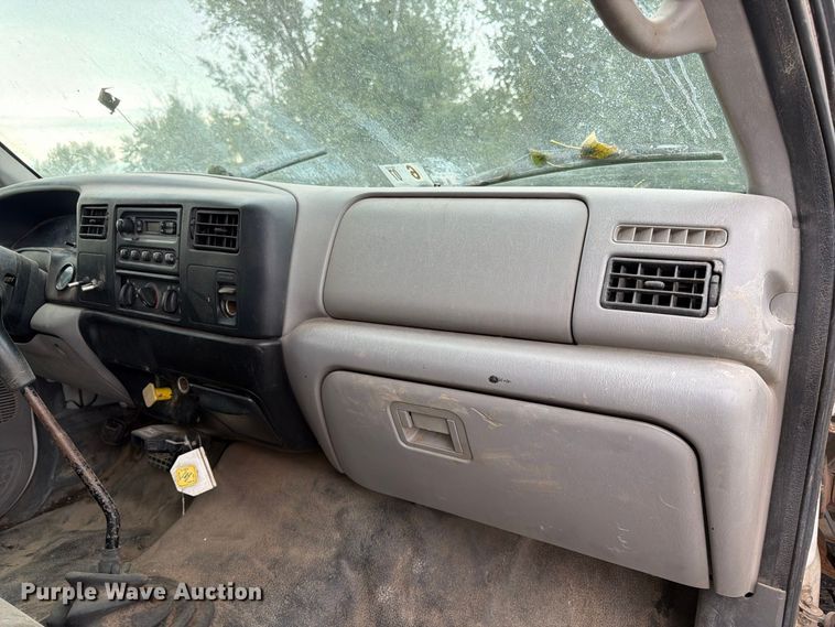image for item FK3814 2000 Ford F750 flatbed truck