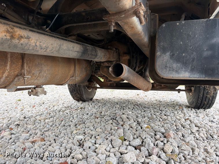 image for item FK3814 2000 Ford F750 flatbed truck