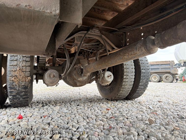 image for item FK3814 2000 Ford F750 flatbed truck