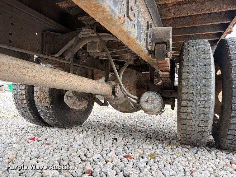 image for item FK3814 2000 Ford F750 flatbed truck