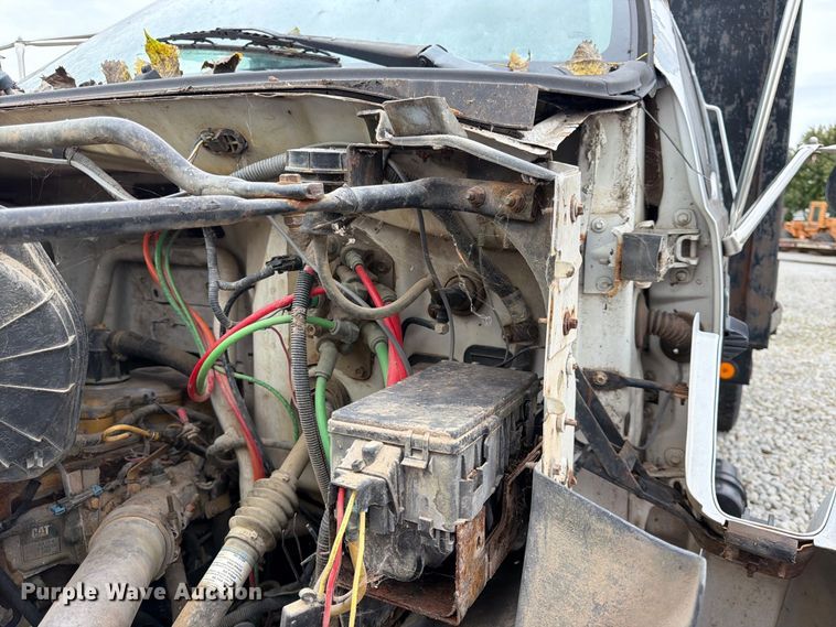 image for item FK3814 2000 Ford F750 flatbed truck