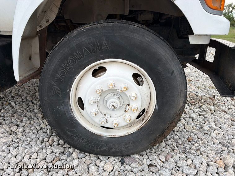 image for item FK3814 2000 Ford F750 flatbed truck