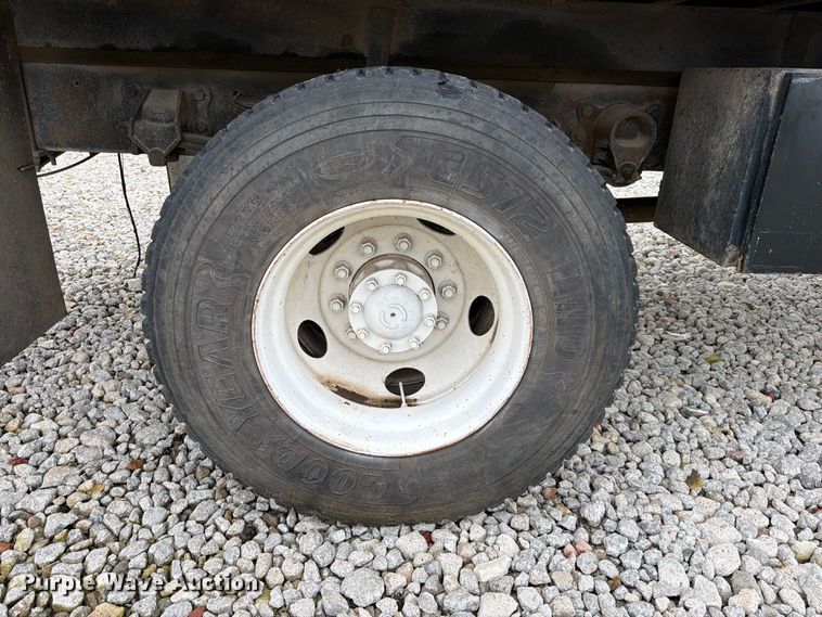 image for item FK3814 2000 Ford F750 flatbed truck