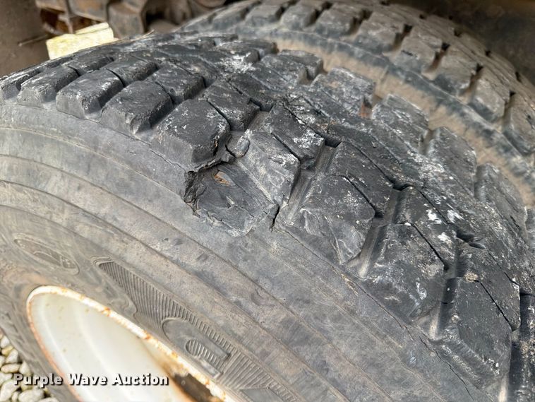 image for item FK3814 2000 Ford F750 flatbed truck