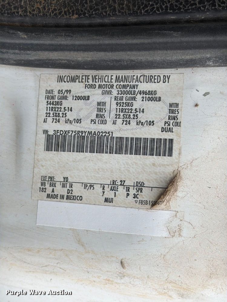 image for item FK3814 2000 Ford F750 flatbed truck