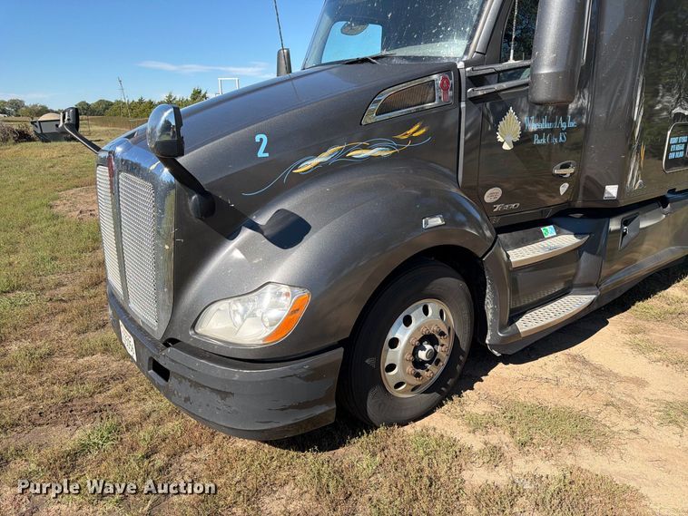 image for item FK3866 2018 Kenworth T680 semi truck