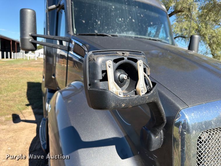 image for item FK3866 2018 Kenworth T680 semi truck