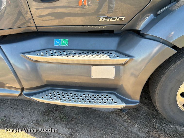 image for item FK3866 2018 Kenworth T680 semi truck