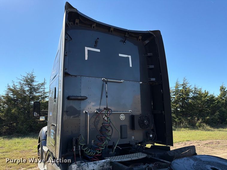 image for item FK3866 2018 Kenworth T680 semi truck