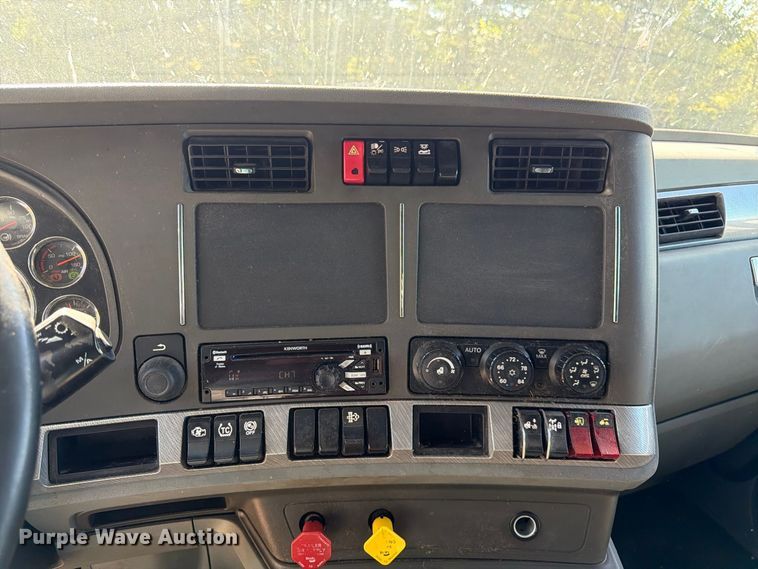 image for item FK3866 2018 Kenworth T680 semi truck
